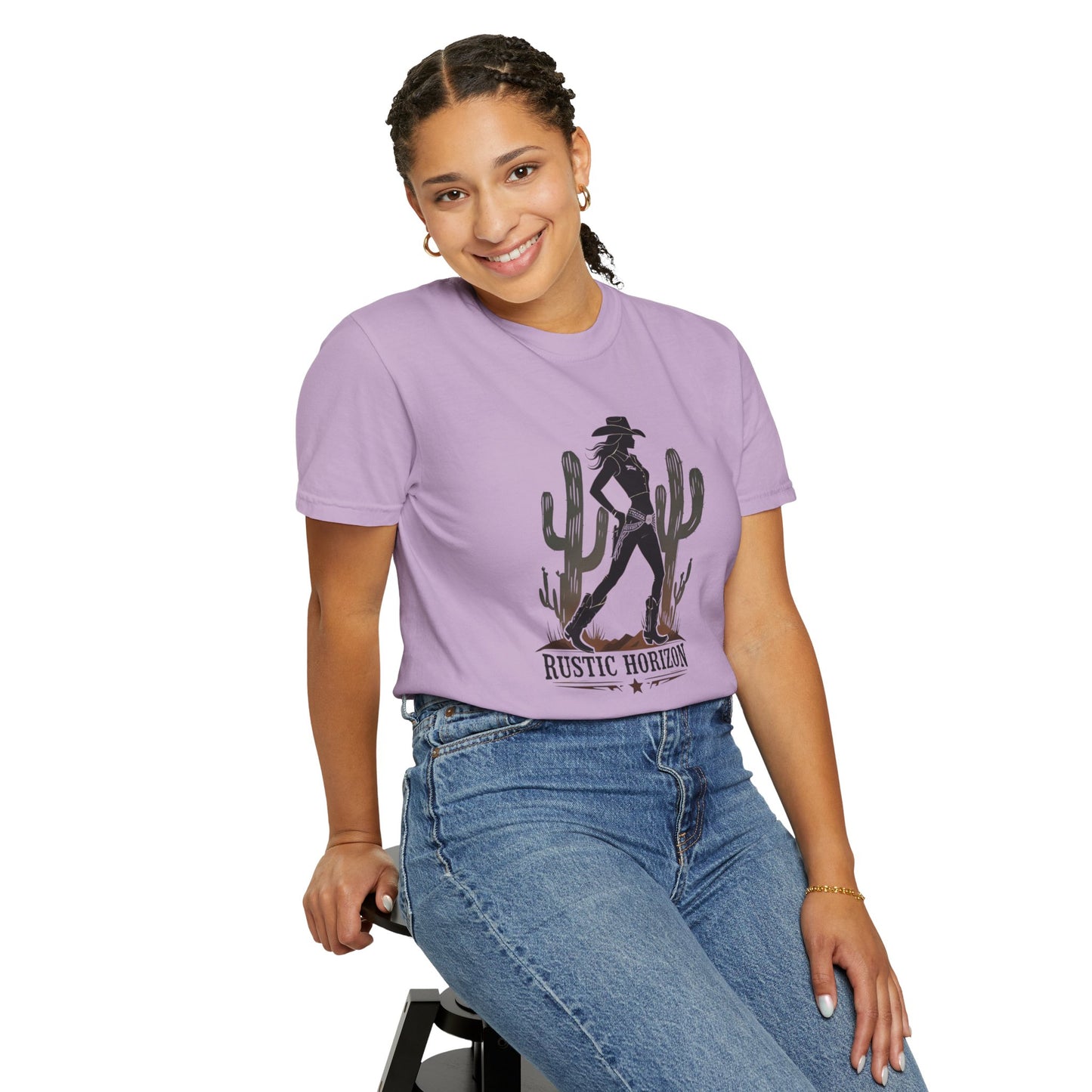 Rustic Horizon Cowgirl  UNISEX T-Shirt｜Festival Wear, Casual Outfit, Gift for Nature Lovers, Vintage Style Tee, Summer Essential