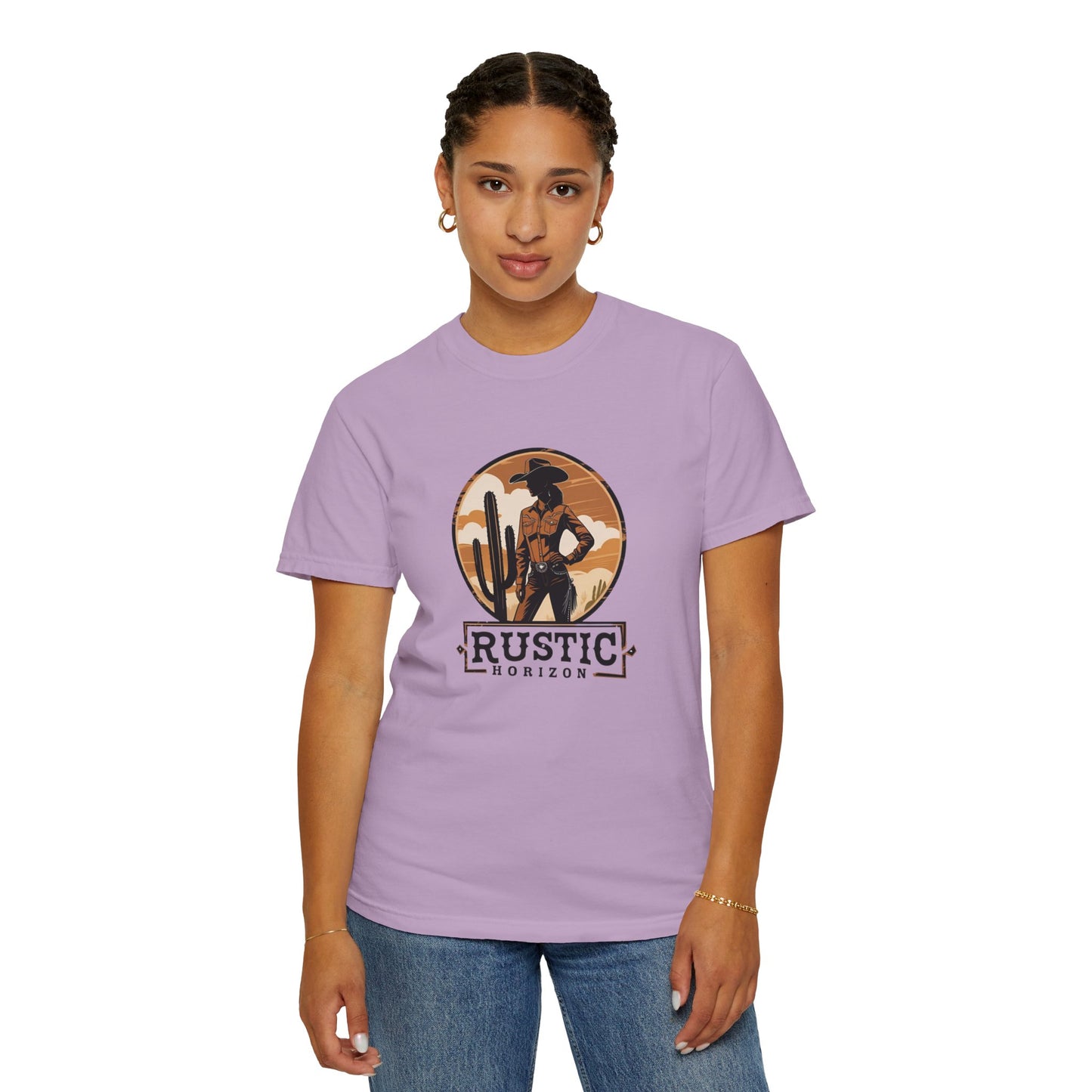 Rustic Horizon Cowgirl  UNISEX T-Shirt｜Festival Wear, Casual Outfit, Gift for Nature Lovers, Vintage Style Tee, Summer Essential