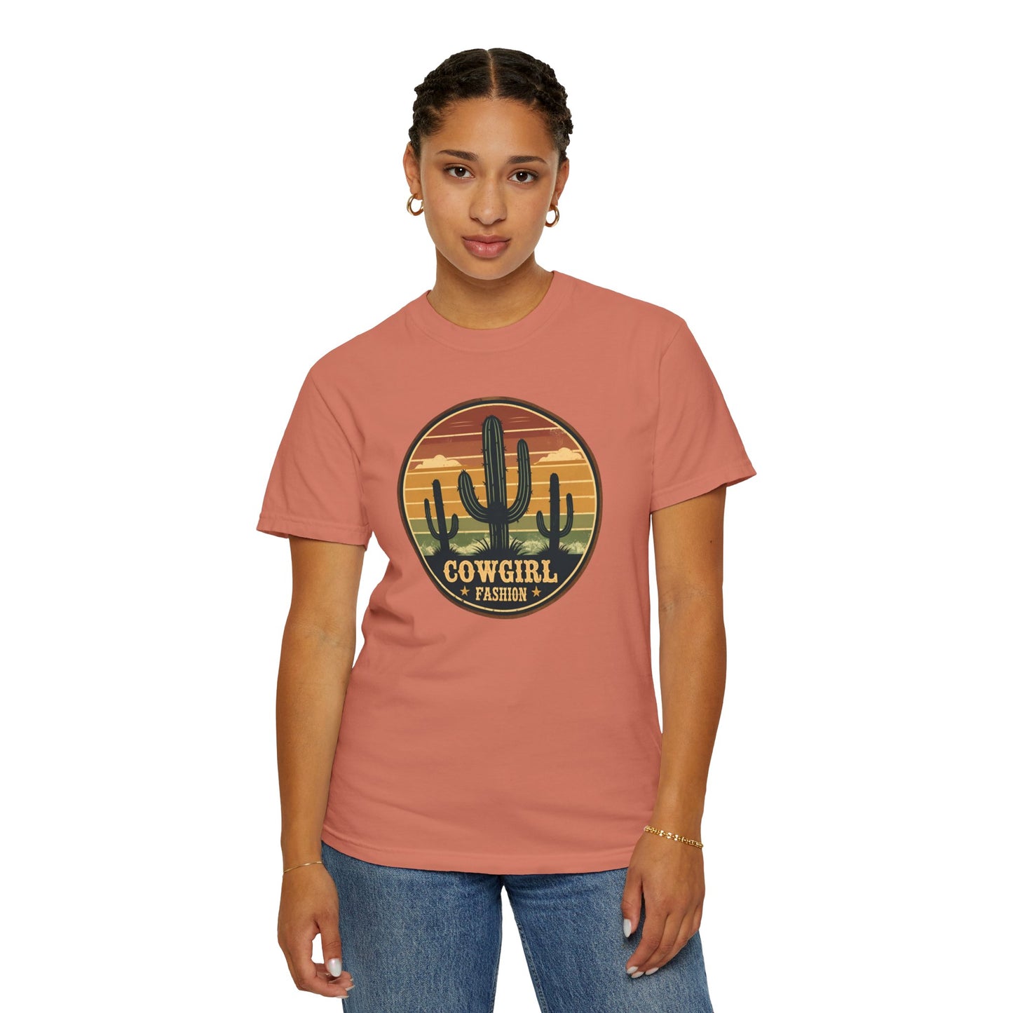 Rustic Horizon Cowgirl  UNISEX T-Shirt｜Festival Wear, Casual Outfit, Gift for Nature Lovers, Vintage Style Tee, Summer Essential