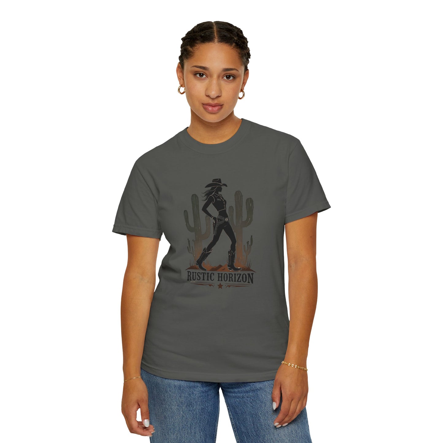 Rustic Horizon Cowgirl  UNISEX T-Shirt｜Festival Wear, Casual Outfit, Gift for Nature Lovers, Vintage Style Tee, Summer Essential