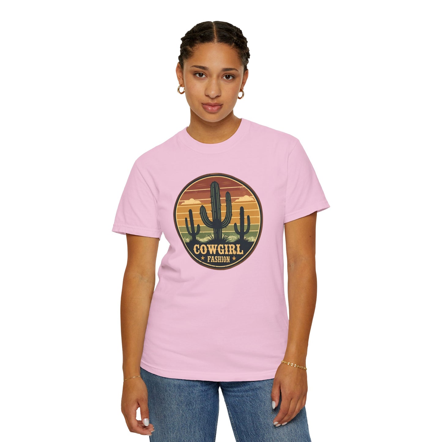 Rustic Horizon Cowgirl  UNISEX T-Shirt｜Festival Wear, Casual Outfit, Gift for Nature Lovers, Vintage Style Tee, Summer Essential